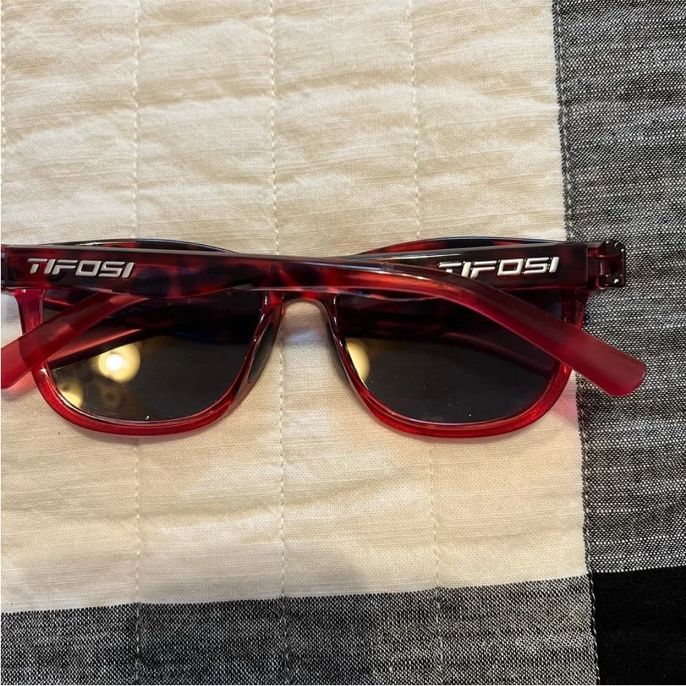 Tifosi Red Tortoise Sunglasses Unisex - Picture 3 of 4